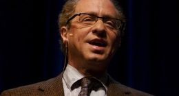 谷歌首席未来学家：VR技术可改变XXOO的未来