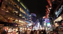 “贴在地上”的韩国商业和“悬在空中”的中国商业