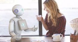 情感机器人：左手执戟，右手佛心？