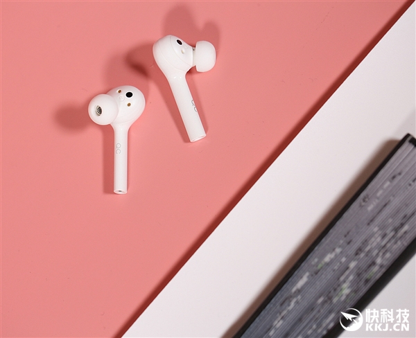 荣耀FlyPods青春版图赏：宛若高尔夫球杆的多彩无线耳机