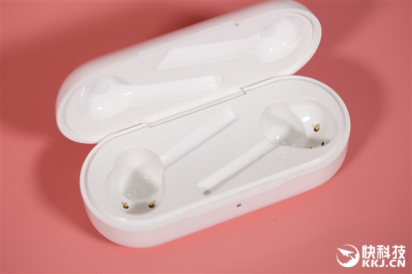 荣耀FlyPods青春版图赏：宛若高尔夫球杆的多彩无线耳机