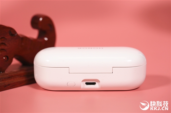 荣耀FlyPods青春版图赏：宛若高尔夫球杆的多彩无线耳机