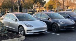 中国首批特斯拉Model 3抵达天津港