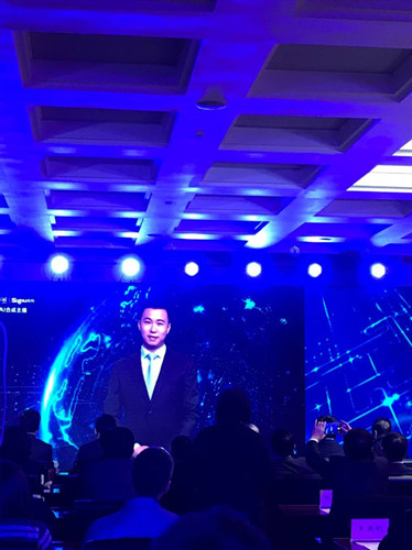 站立式AI合成主播_副本