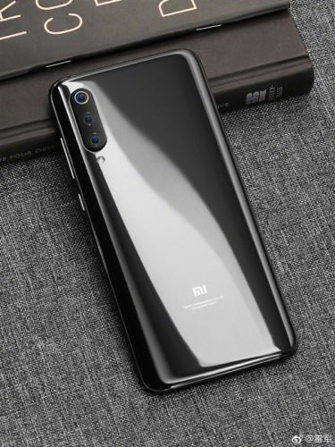 小米9大秀身材：美哉全曲面美人鱼线！