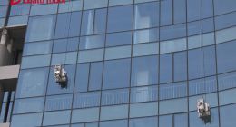 震撼！寒冬腊月里惊现多台历途外墙清洗机器人