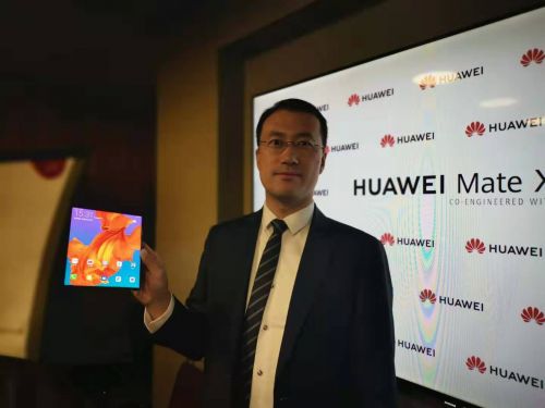 何刚：华为首款5G折叠手机Mate X月产能可达10万台