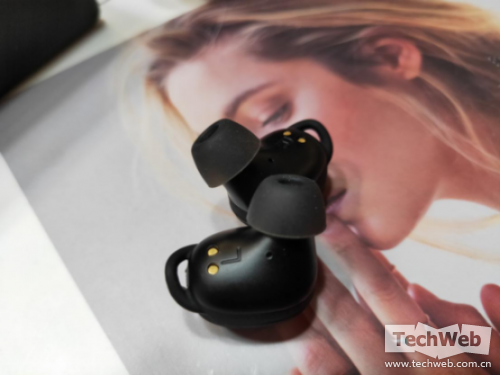 【Techweb】最长24小时超强续航 音乐运动两不误：299元FIIL T1真无线运动耳机使用评测717