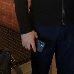 华为P30 Pro？余承东合影曝光神秘新机背部设计