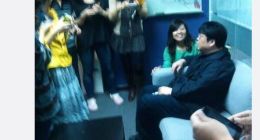 MIUI忠实大佬粉：砸完冰箱后的罗永浩旧照被PO出