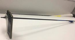 惊险一幕：智能手机挡住弓箭，救下澳洲男子一命！