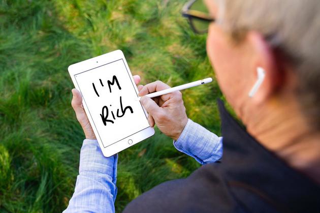 我是蒂姆·苹果,我的新品宣传图被网友玩坏了