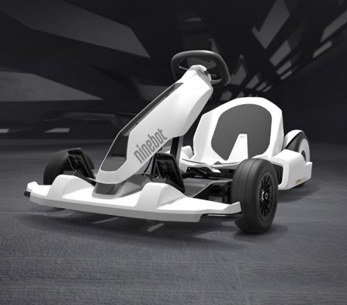 雷军试玩卡丁车：挺好玩