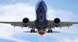 美国西南航空波音737Max在奥兰多紧急迫降