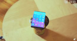 盖泡面神器：小米秀双折叠手机“新功能”