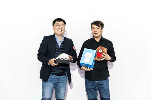 小米跨界联手LINE FRIENDS推出小米9 SE布朗熊限量套装1_副本