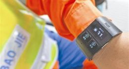 环卫工配发智能手表原地停留20分钟自动报警处罚