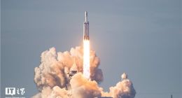 卫星顺利入轨，火箭三级成功回收：SpaceX猎鹰重型火箭发射成功