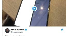 三星Galaxy Fold折叠手机，两天就坏