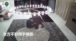 “刘强东案”新监控流出：警员离开后女方双手掩面