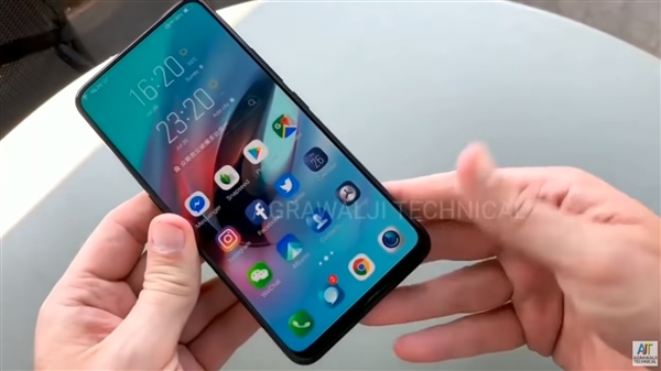 老外放出一加7上手照 一加员工：假的