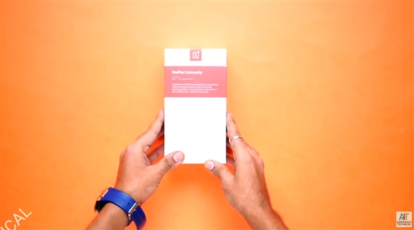 老外放出一加7上手照 一加员工：假的