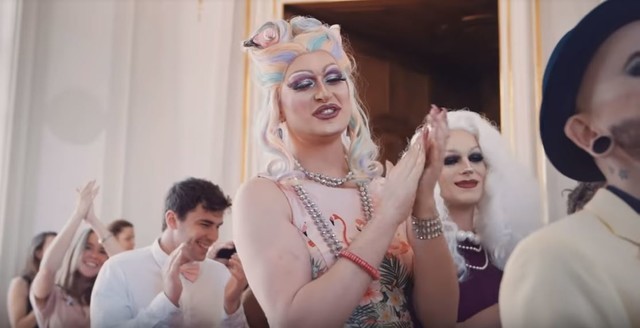 Siri结婚了！世界首例AI同性婚姻惊呆众人 