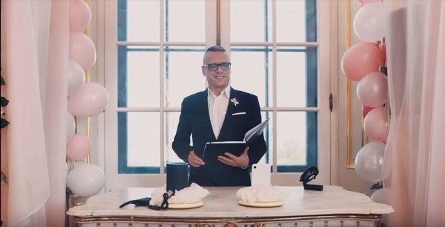 Siri结婚了！世界首例AI同性婚姻惊呆众人 