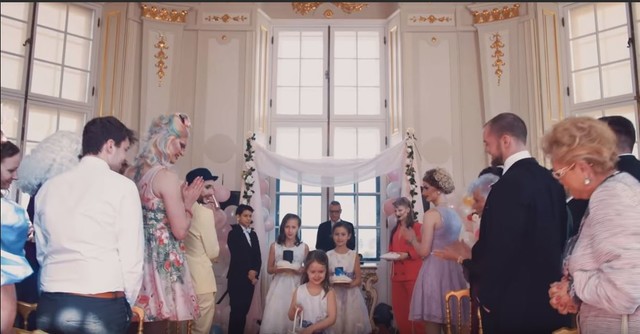 Siri结婚了！世界首例AI同性婚姻惊呆众人 