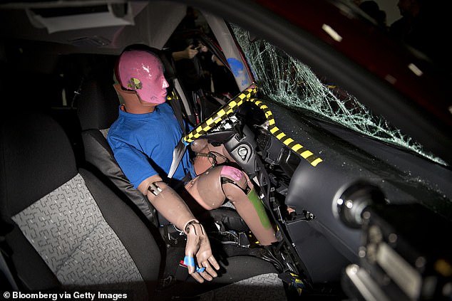 知否|汽车的后排座位比前排安全？其实我们想错了！