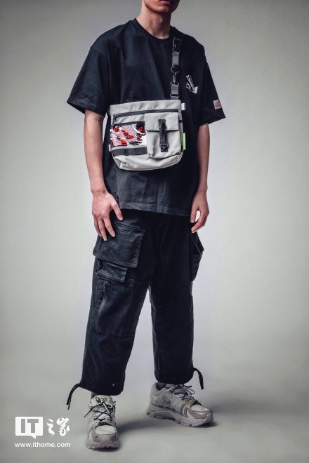 真 · 一切皆有可能:人民日报联合李宁推出硬核联名款,直接把报纸印衣服上