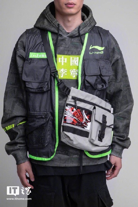 真 · 一切皆有可能:人民日报联合李宁推出硬核联名款,直接把报纸印衣服上