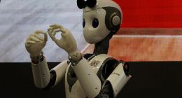 机器人穿针、刷脸无人店亮相苏州智博会 456家企业去年产值564亿元