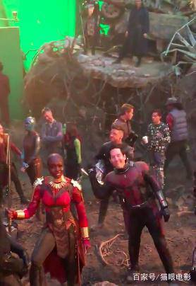 复联4幕后花絮:钢铁侠亲吻蜘蛛侠 美队笑声很鬼畜