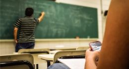 本科生禁带手机 江西教育厅已出台政策