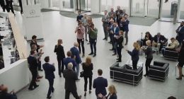 宝马致敬蔡澈卸任：视频短片搞笑感人