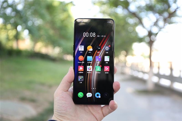 realme X系列6月1日正式开售：现在预订送一年碎屏保