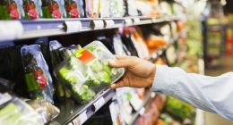 打鸡血的社区零售“疯口”：到底是真硬核还是“纸牌屋”？