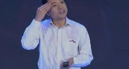 百度AI开发者大会现场李彦宏被泼水 淡定缓解（现场图）