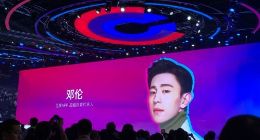 邓伦成百度APP超级探索代言人 现场演示垃圾分类