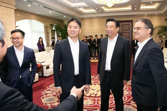 由刘强东现身想到曹操败走华容道
