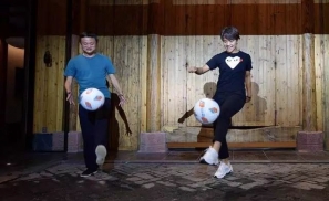 A股半年成绩棒，李彦宏被浇落汤，老潘拿地又卖房，支付宝十亿奖女郎丨头部玩家一周大事记