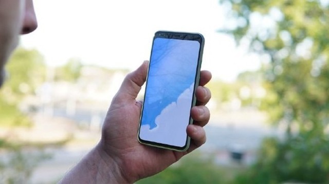谷歌Pixel 4真机正面曝光 额头部分十分抢眼 