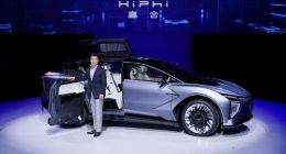 华人运通发布首款量产车 丁磊：2021年会是智能汽车元年
