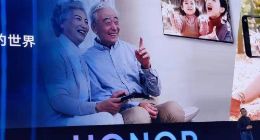 荣耀智慧屏：55英寸屏幕 搭载鸿蒙OS