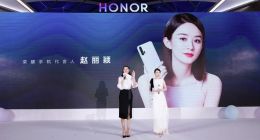 赵丽颖冰岛幻境礼服惊艳亮相 现场开设自拍课堂