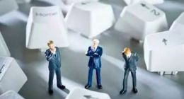 被资本市场低估是巨头的必修课