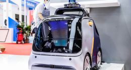 澎思科技无人巡逻警车曝光（图）