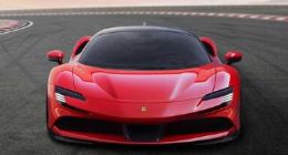 2.5秒破百！法拉利首款混动超跑SF90 Stradale国内亮相