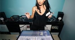 微软Surface Pro 8新特性曝光：堪比组合音响的“支架”外放